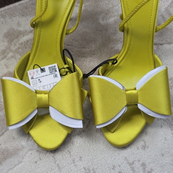 Zara Bright Yellow Bow Heels - Picture 5 of 6